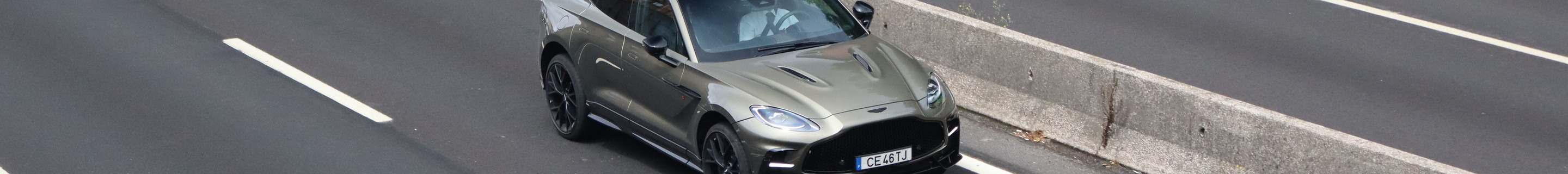 Aston Martin DBX S