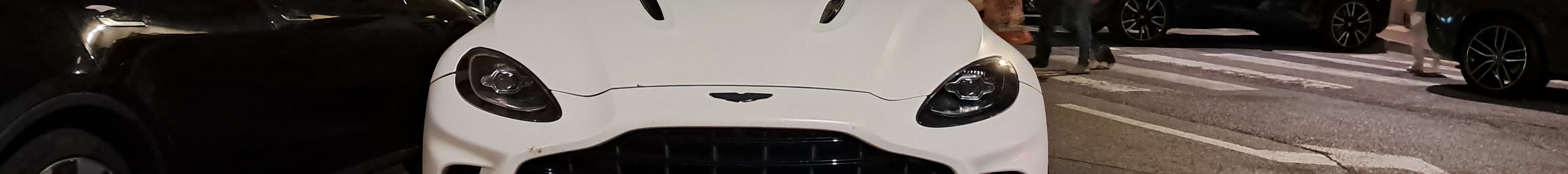 Aston Martin DBX707