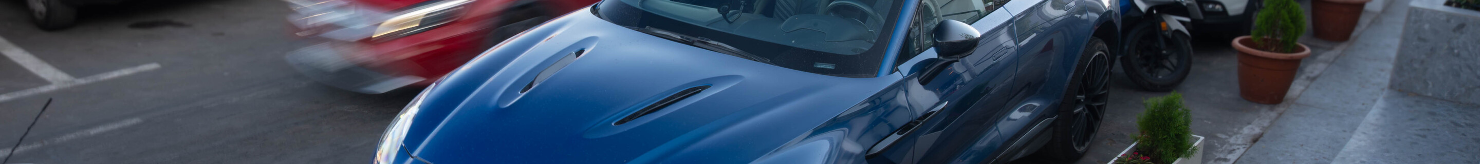 Aston Martin DBX707