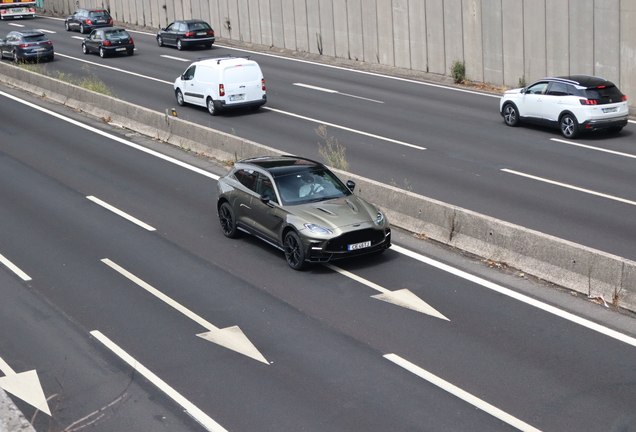Aston Martin DBX S