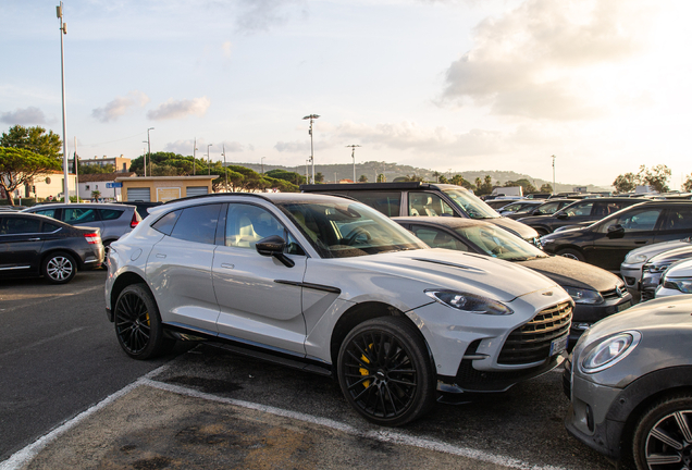 Aston Martin DBX707