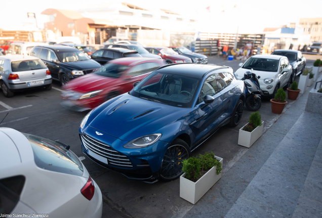 Aston Martin DBX707