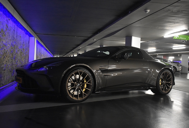 Aston Martin V8 Vantage Roadster 2025