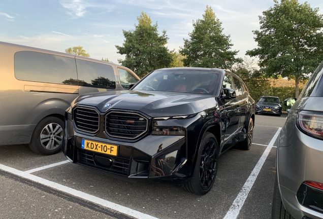 BMW XM G09 Label Red