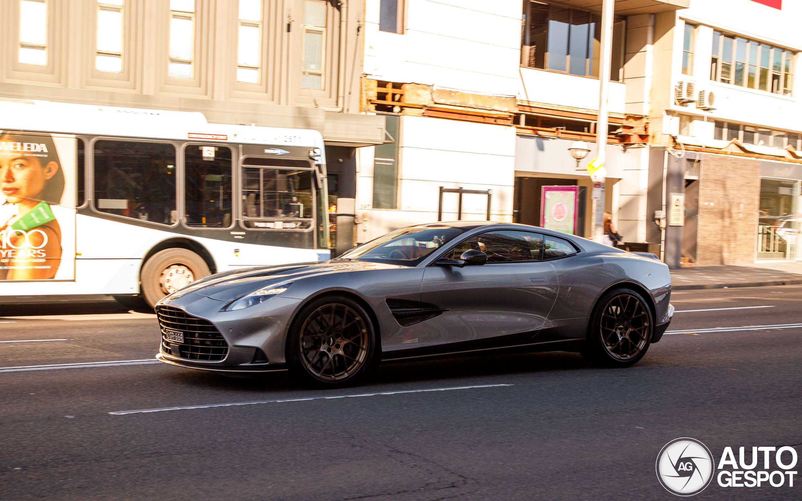 Aston Martin Vanquish 2025