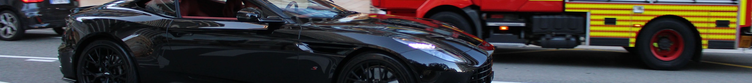 Aston Martin DB12 S