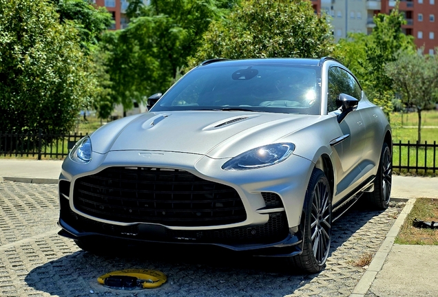 Aston Martin DBX707