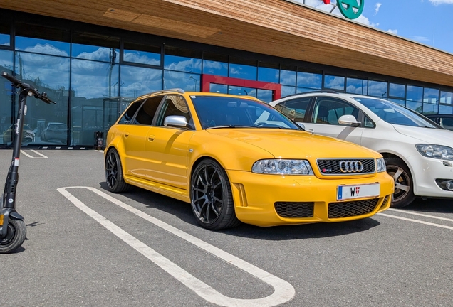 Audi RS4 Avant B5