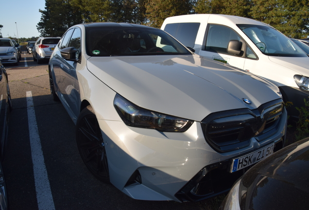 BMW M5 G90