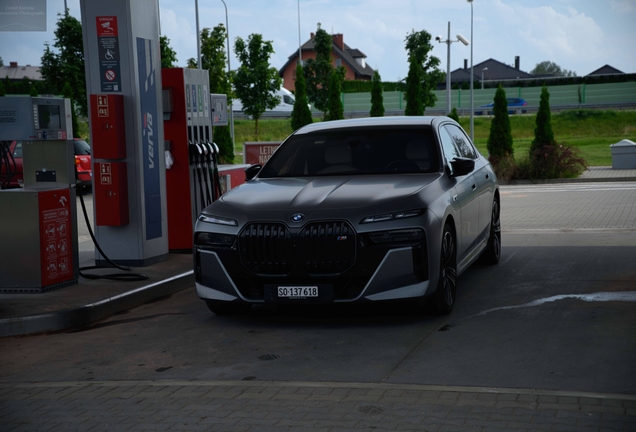 BMW M760e xDrive