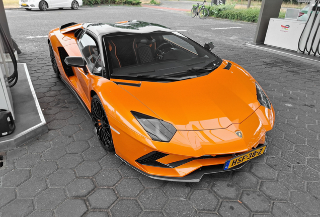 Lamborghini Aventador S LP740-4 Roadster