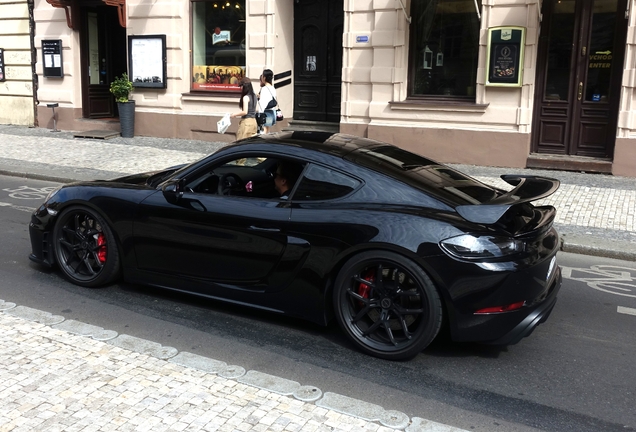 Porsche 718 Cayman GT4
