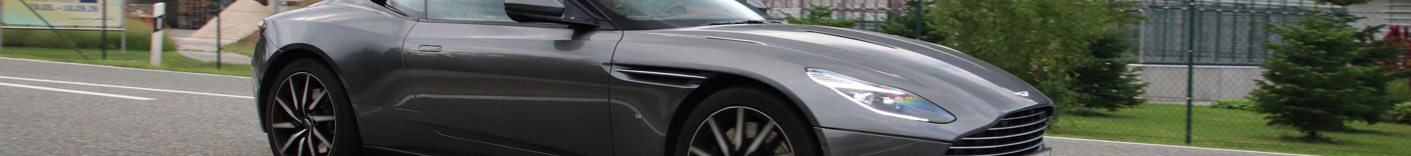 Aston Martin DB11