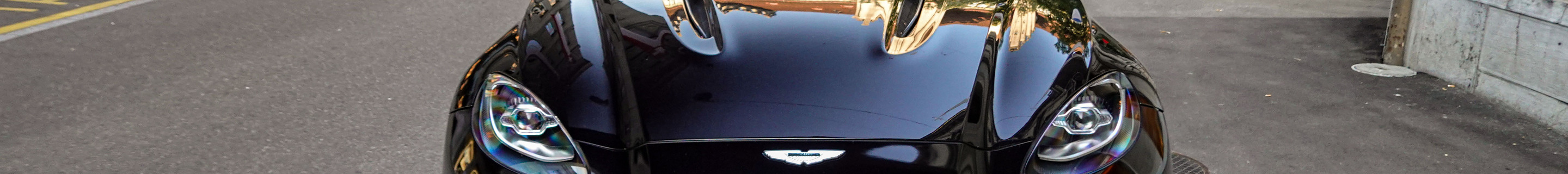 Aston Martin DBX707