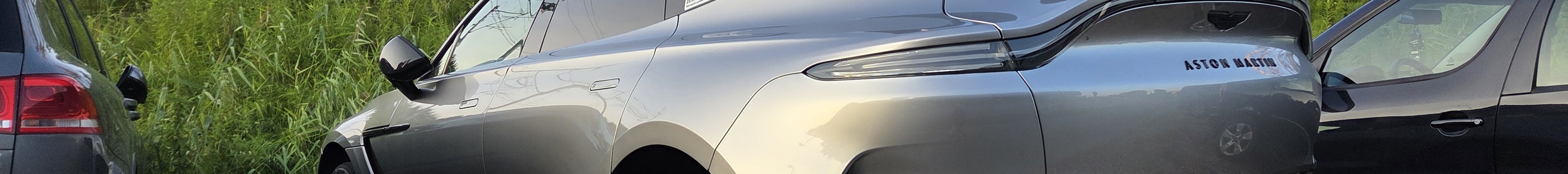 Aston Martin DBX707