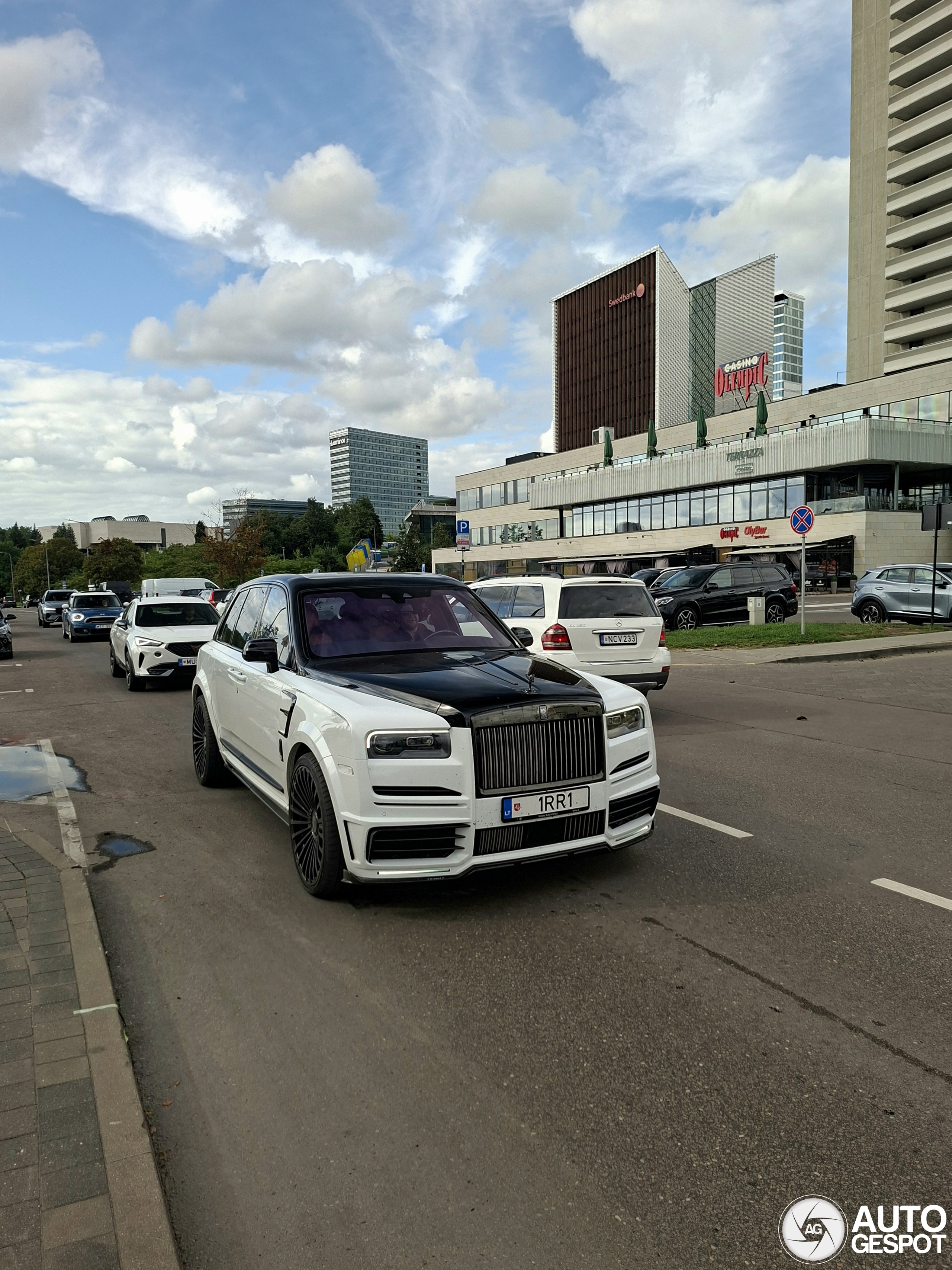 Rolls-Royce Cullinan Black Badge Mansory Wide Body