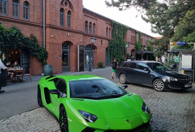 Lamborghini Aventador S LP740-4