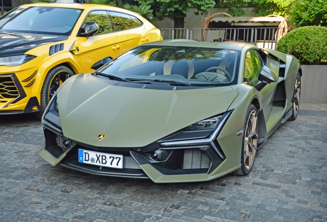 Lamborghini Revuelto