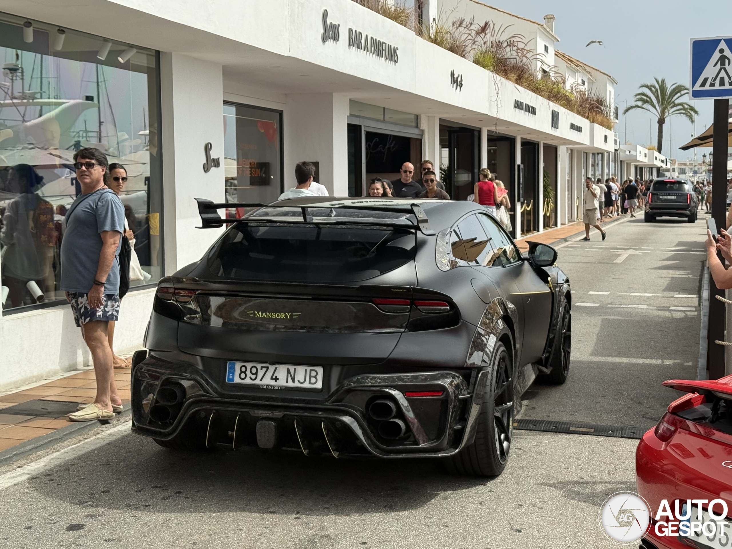 WK-winnaar trekt de aandacht in Ferrari Purosangue Mansory Pugnator