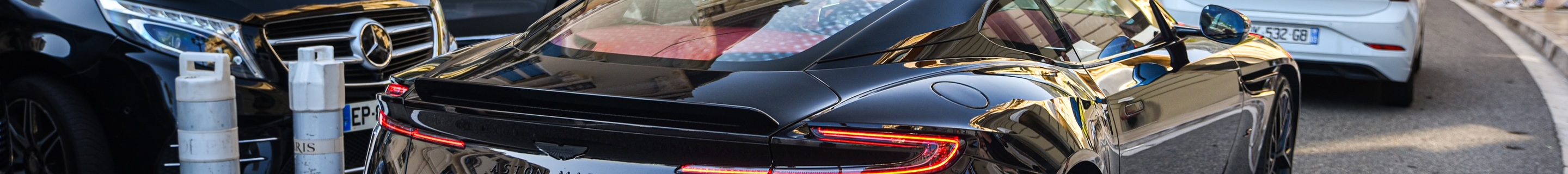 Aston Martin DB12 S