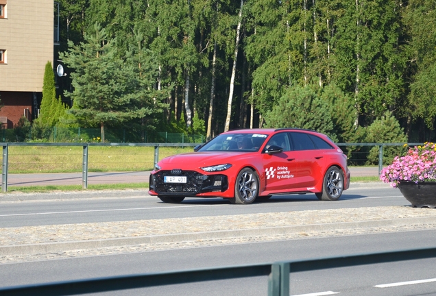 Audi RS5 Avant B10