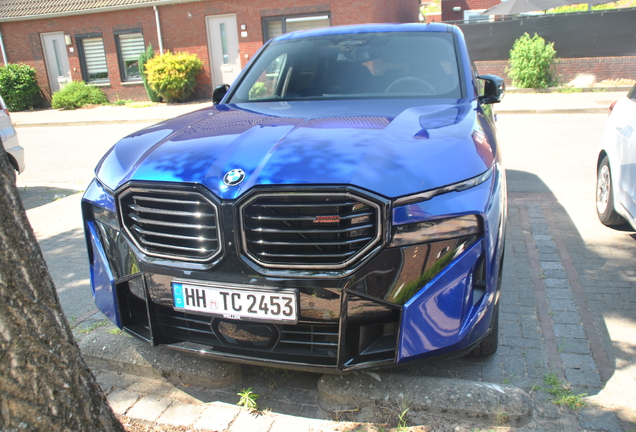 BMW XM G09 Label Red