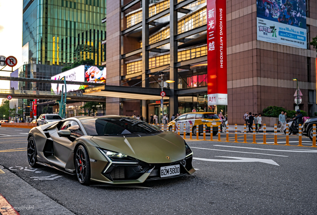 Lamborghini Revuelto