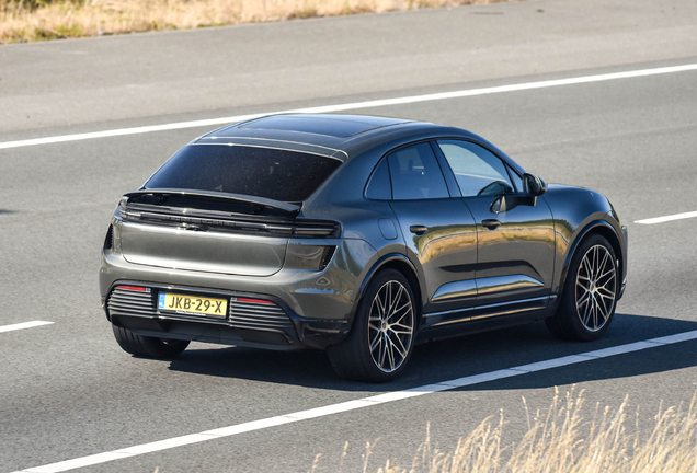 Porsche Macan EV Turbo