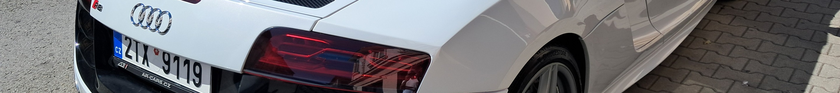 Audi R8 V8 Spyder 2013