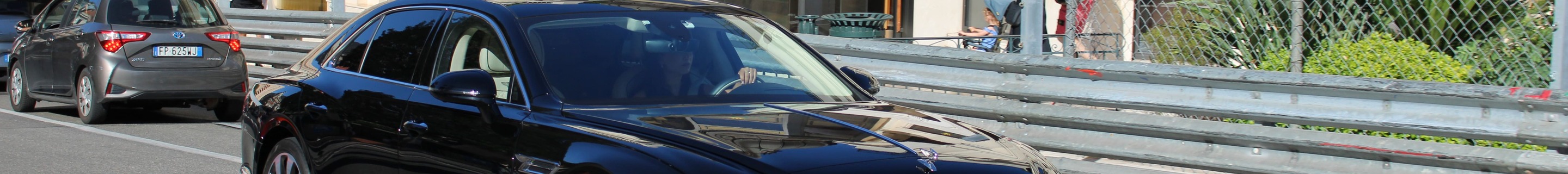 Bentley Flying Spur V8 Azure