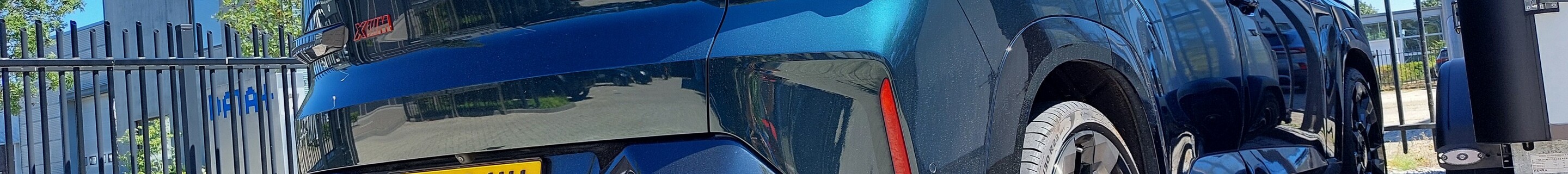 BMW XM G09 Label Red