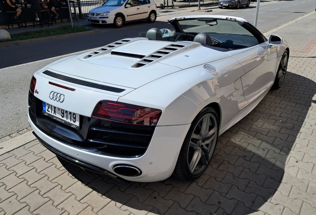 Audi R8 V8 Spyder 2013
