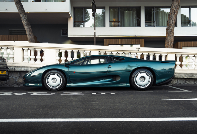 Jaguar XJ220