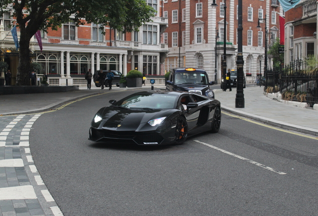 Lamborghini Aventador LP700-4 Roadster