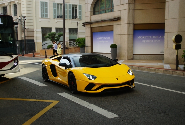 Lamborghini Aventador S LP740-4 Roadster