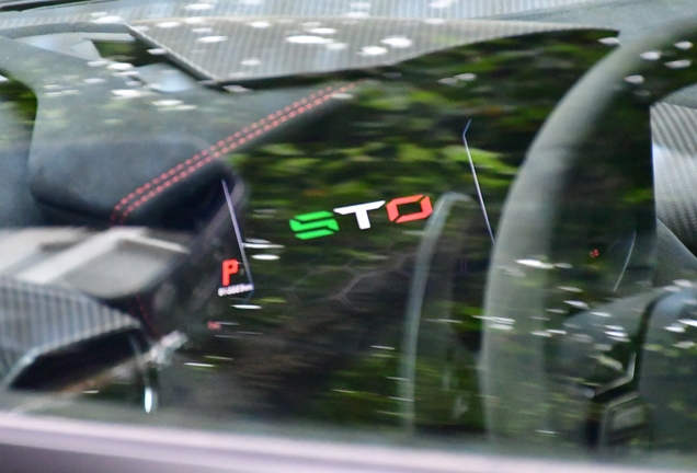 Lamborghini Huracán LP640-2 STO