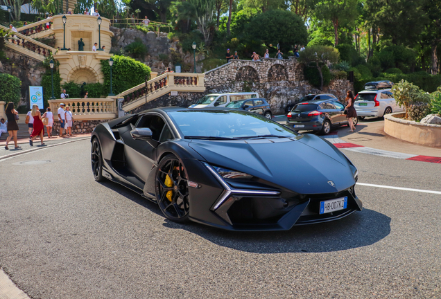 Lamborghini Revuelto