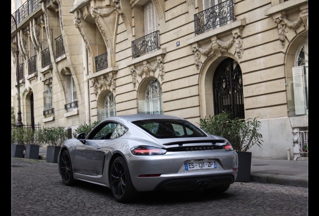 Porsche 718 Cayman GT4