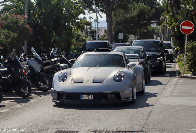 Porsche 992 Carrera S MkI Carbonerre Project GT1 Manta