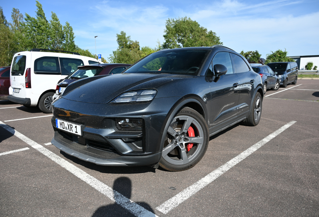 Porsche Macan EV Turbo