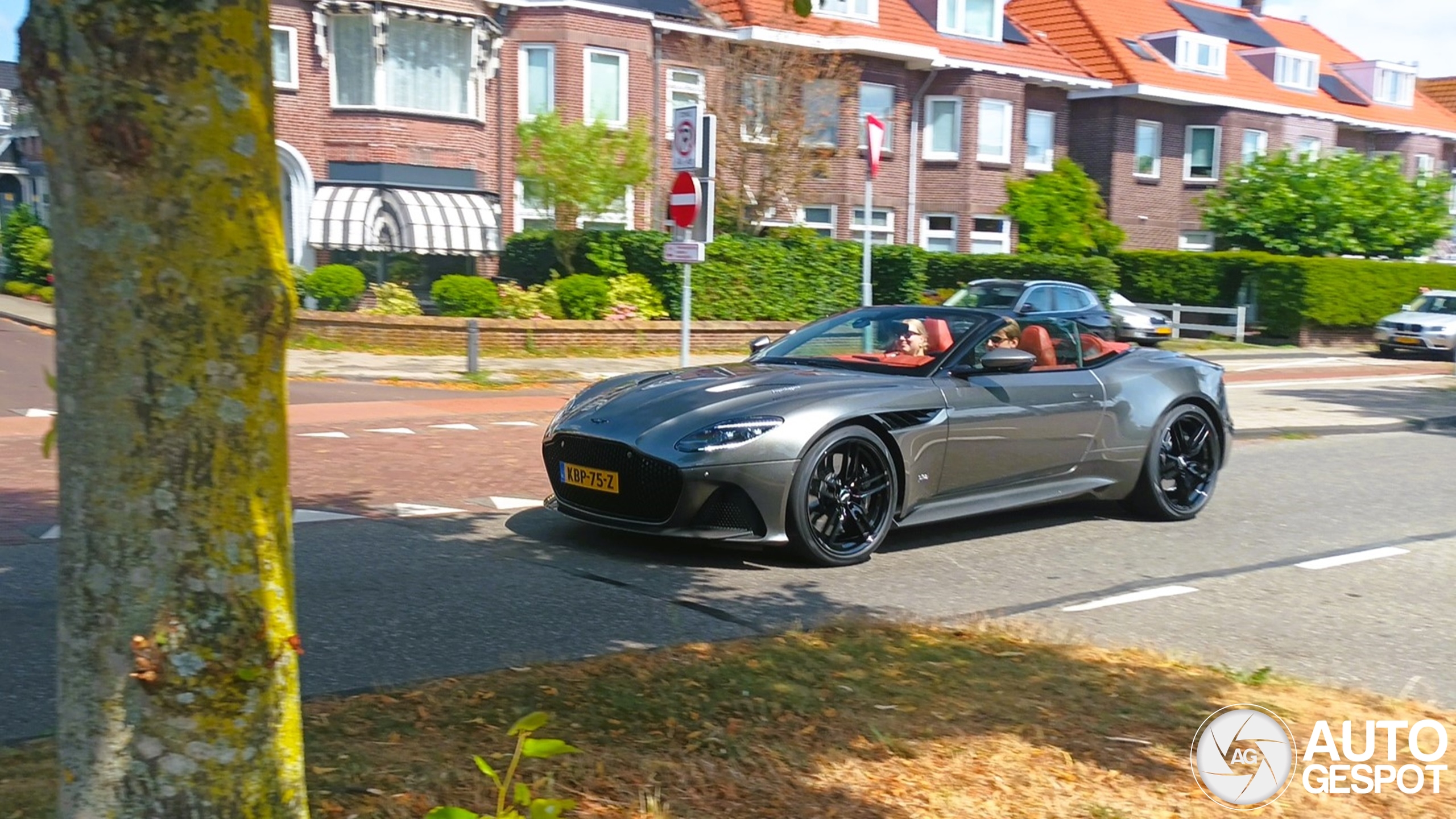 Aston Martin DBS Superleggera Volante