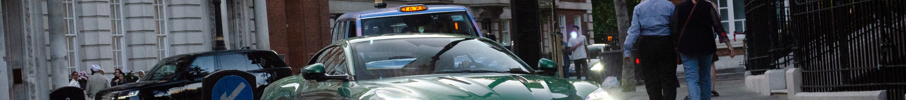 Aston Martin DB12