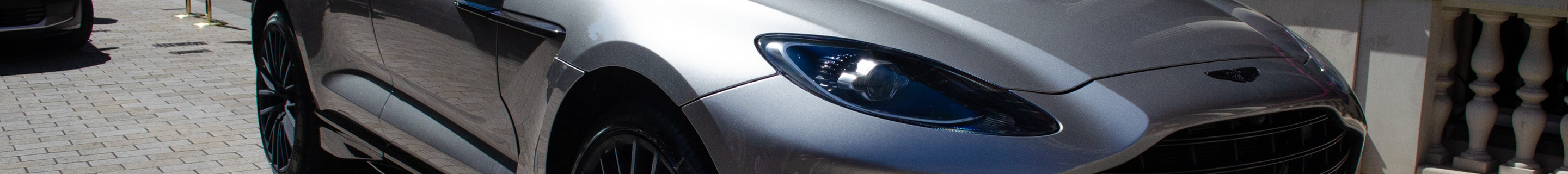 Aston Martin DBX707
