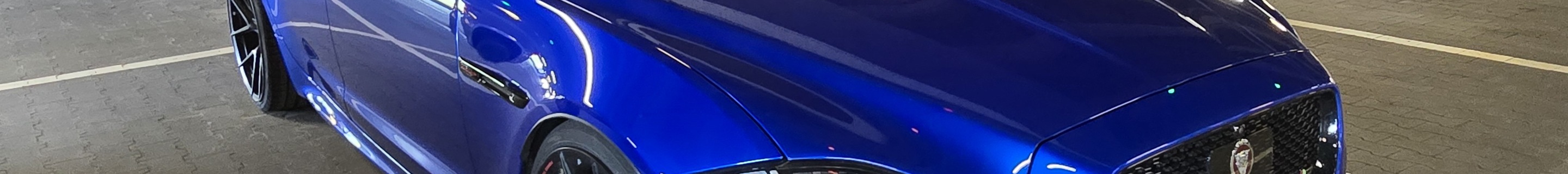 Jaguar XJR575