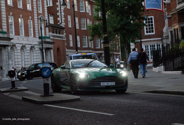 Aston Martin DB12