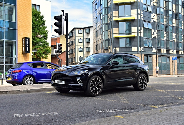 Aston Martin DBX
