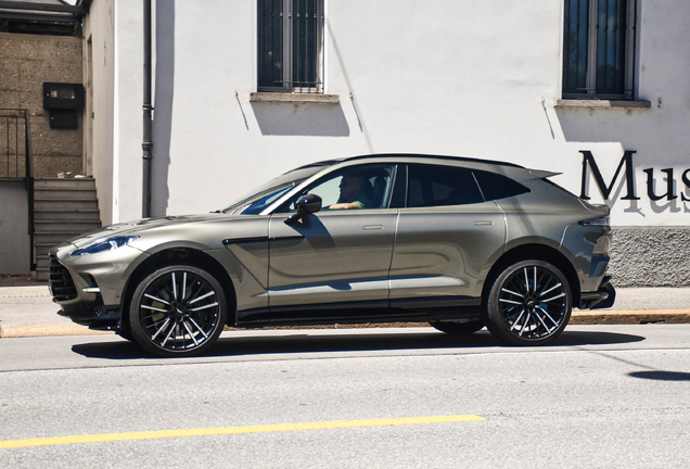 Aston Martin DBX707