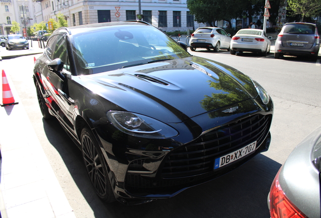 Aston Martin DBX707