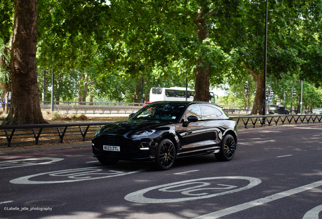 Aston Martin DBX707