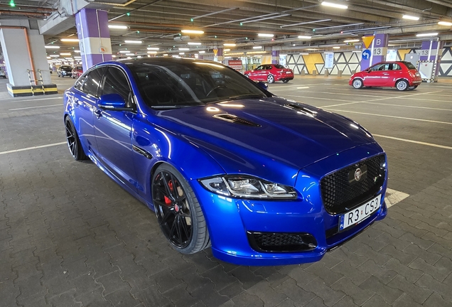 Jaguar XJR575